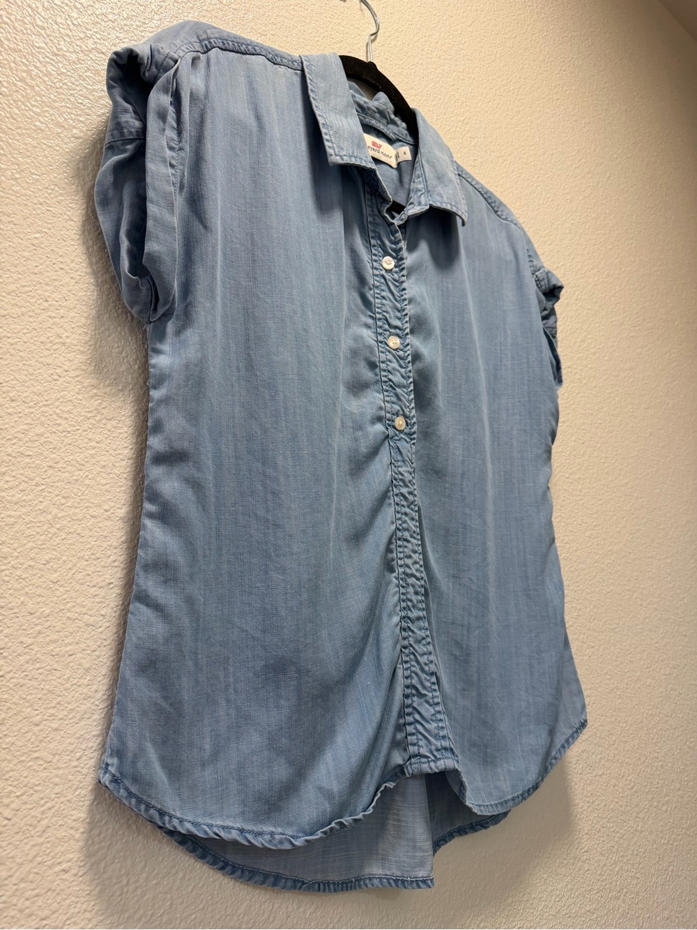 Vineyard Vines Light Blue Light Weight Flowy Denim 3/4 Button Front Women’s Top